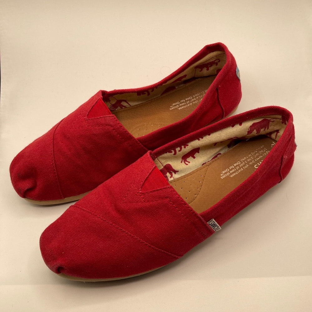 Women’s Tom’s canvas red flats, size 9